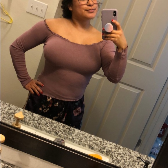 Fall off shoulder top - Picture 3 of 4